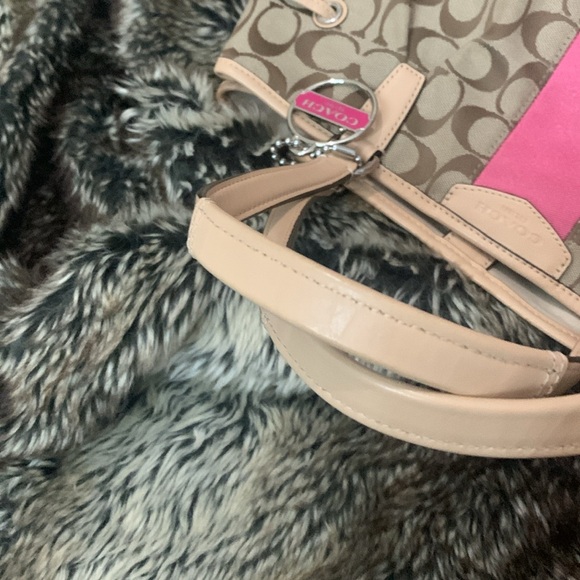 Coach Signature Triple Compartment Shoulder Bag & Charm - Picture 7 of 15